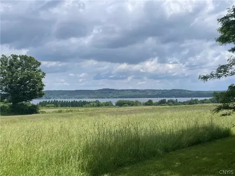 1676 W Lake Rd, Skaneateles, NY 13152