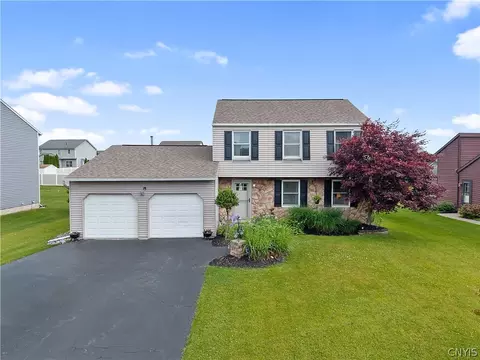 5079 Homeview Dr, Salina, NY 13088