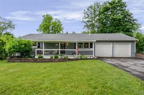 205 Garrett Dr, Manlius, NY 13104