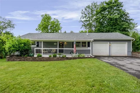 205 Garrett Dr, Manlius, NY 13104