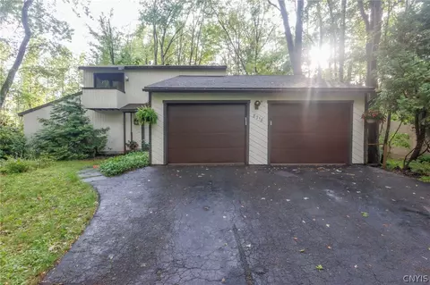 8718 Radburn Dr, Lysander, NY 13027