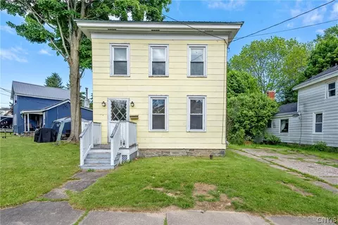 27 Ellen St, Oswego, NY 13126
