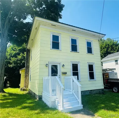 27 Ellen St, Oswego, NY 13126