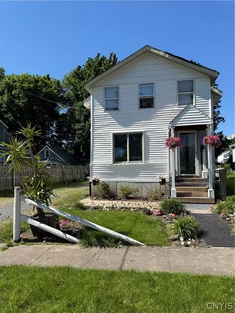 104 Garden City Dr, Salina, NY 13211