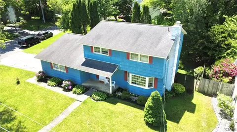 7553 Daphne Dr, Syracuse, NY 13212