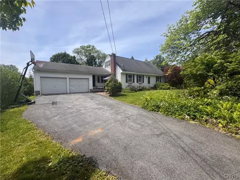 35 Battery Ter, Lysander, NY 13027