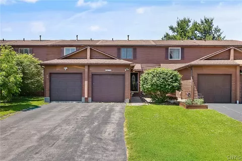 6074 Bethlehem Ln, Cicero, NY 13039