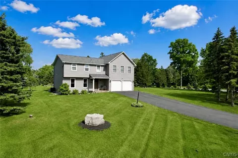 5880 Fieldstone Dr, Cazenovia, NY 13035