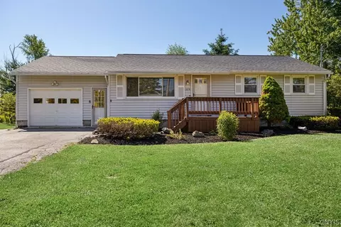 6098 Lakeshore Rd, Cicero, NY 13039