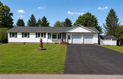 42 Hillview Dr, Mallory, NY 13103