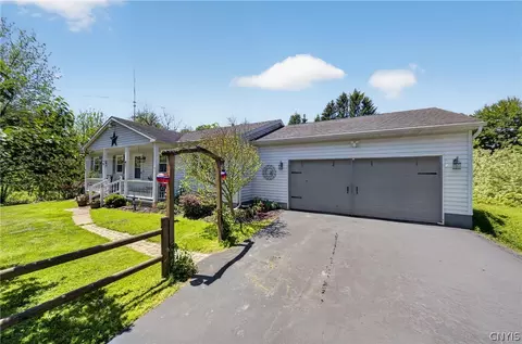 20 Rose Ln, Volney, NY 13069