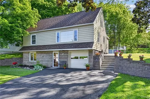 100 Fieldcrest Dr, Camillus, NY 13031