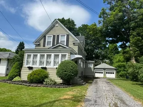 454 Sayles St, Oneida, NY 13421