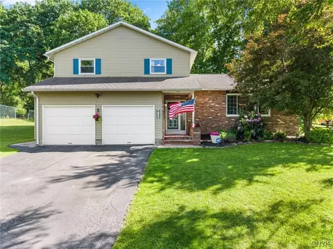 709 Winkworth Pkwy, Syracuse, NY 13215