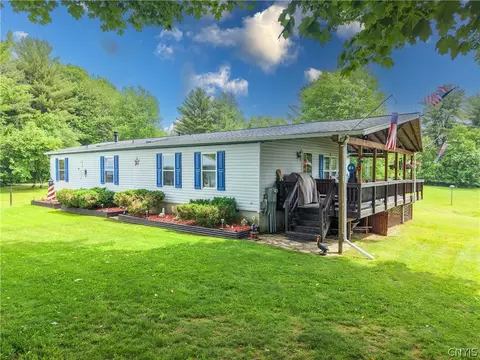 28 Hawthorne Rd, Schroeppel, NY 13069