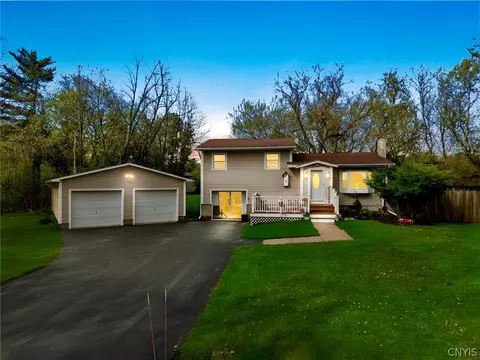 7 Foxwood Ave, Volney, NY 13069
