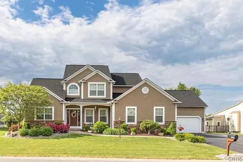 3441 Long Shadow Dr, Lysander, NY 13027