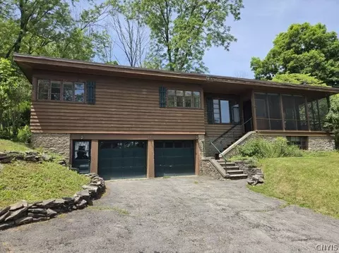 4581 Broad Rd, Onondaga, NY 13215