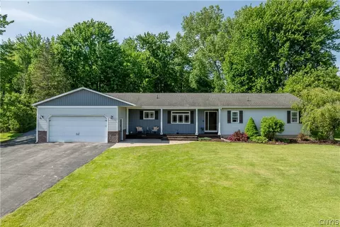 12 Clark Crest Dr, Schroeppel, NY 13135