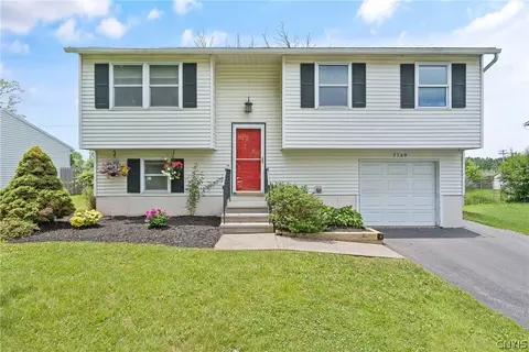 7749 New Hope W, Liverpool, NY 13090