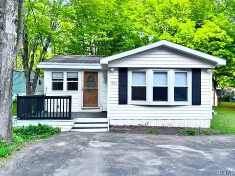 252 Blossom Ln, Utica, NY 13502