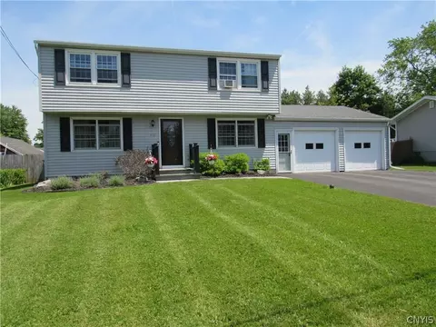 412 Stillwell Cir, East Syracuse, NY 13057