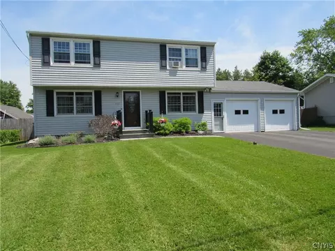 412 Stillwell Cir, East Syracuse, NY 13057