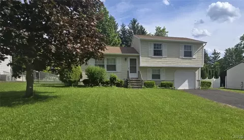 8361 Sextant Dr, Baldwinsville, NY 13027