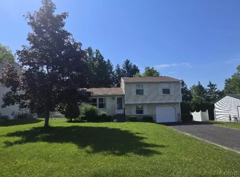 8361 Sextant Dr, Baldwinsville, NY 13027