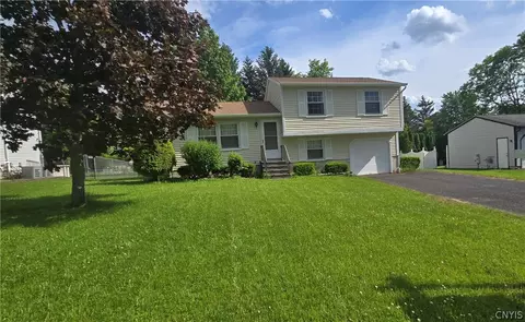 8361 Sextant Dr, Baldwinsville, NY 13027