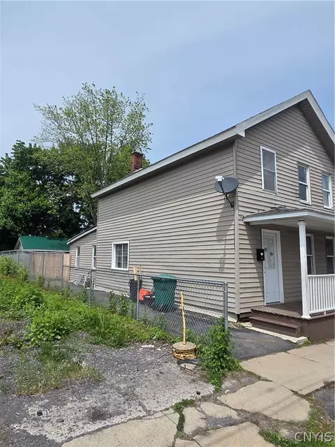 22 Schuyler St, Utica, NY 13502