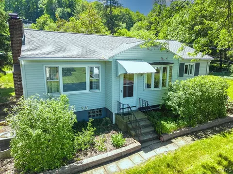 115 Huntington Rd, Onondaga, NY 13219