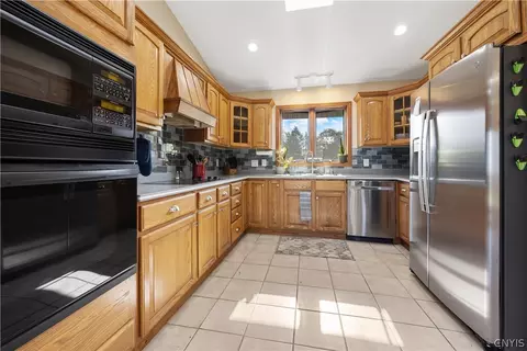 Kitchen - 6029 Devoe Rd, Camillus, NY 13031 photo 1 of 2