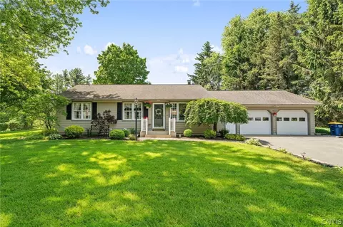 5812 Winacre Dr, Lafayette, NY 13084