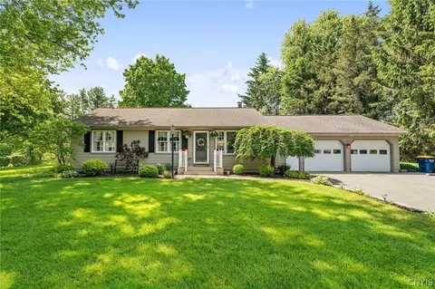 5812 Winacre Dr, Lafayette, NY 13084