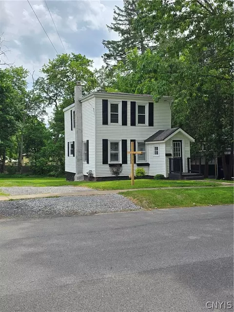 37 W Oneida St, Lysander, NY 13027