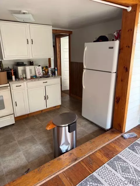 Entry Way - 29 Columbia St, German Flatts, NY 13407 photo 7 of 10