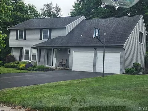608 Mallard Dr, Camillus, NY 13031