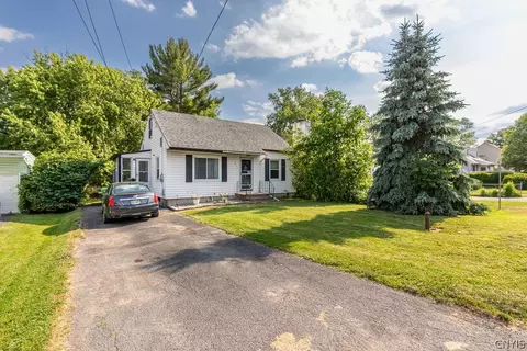 311 Garden City Dr, Salina, NY 13211