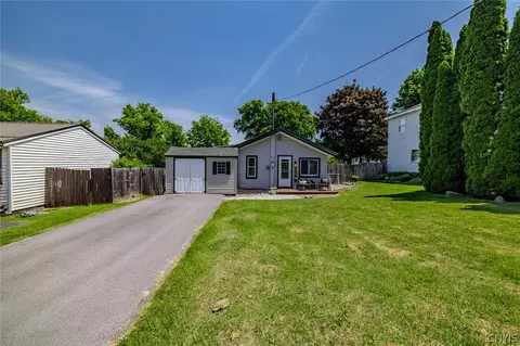 4556 Wilcox Pl, Onondaga, NY 13078