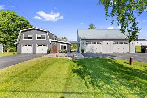 3184 Amber Rd, Onondaga, NY 13108