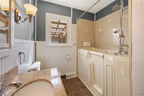 Bath - 25 Van Epps St, Vernon, NY 13476 photo 1 of 2
