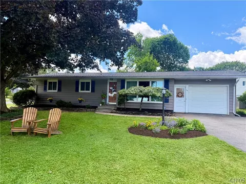 114 Kimberly Dr E, Syracuse, NY 13219
