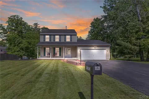 9539 Glengarriff Dr, Brewerton, NY 13029