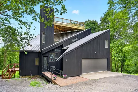1700 Sky High Rd, Lafayette, NY 13084