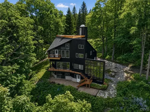 1700 Sky High Rd, Lafayette, NY 13084
