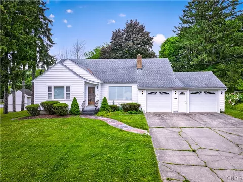 42 Benton Cir, New Hartford, NY 13413
