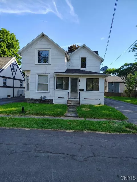 142 Warrington Rd W, Syracuse, NY 13205