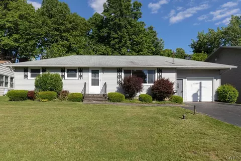 115 Plaxdale Rd, Salina, NY 13088