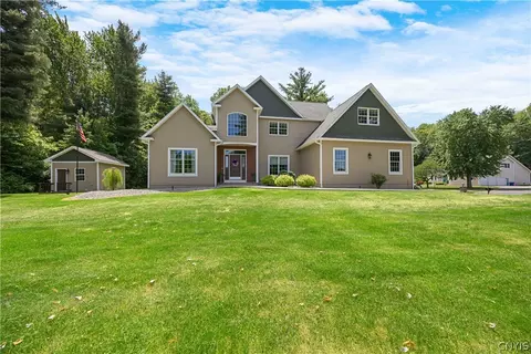 399 Hourglass Ln, Lysander, NY 13027